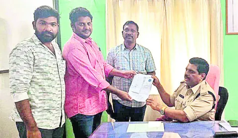 రియల్టర్ల చూపు.. లిక్కర్‌ వైపు 