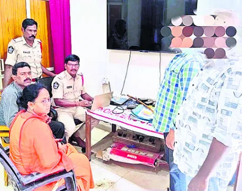 చీటింగ్‌ కేసులో ఇద్దరు అరెస్టు 
