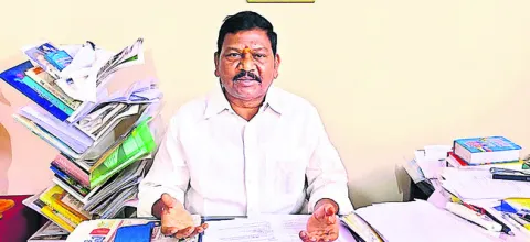 పక్షం దాటాక.. పరామర్శలా..!