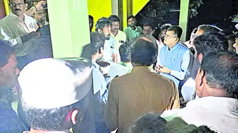 రెవెన్యూ సిబ్బంది తీరుపై కలెక్టర్‌ ఆగ్రహం 