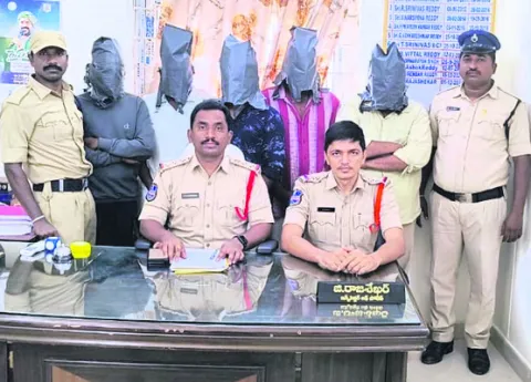 చంపుతామని బెదిరించిన ఐదుగురి అరెస్ట్‌
