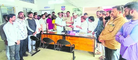 ఎమ్మెల్యే రాజాసింగ్‌పై చర్యలు తీసుకోండి 