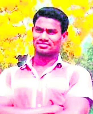 ఉరివేసుకుని  పీఈటీ ఆత్మహత్య