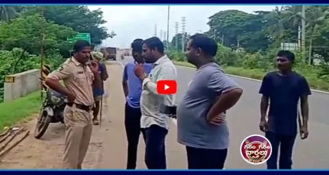 Police Removes YSRCP Flexies 1