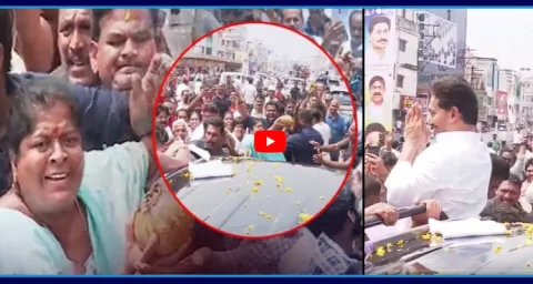 Woman Grand Welcome To YS Jagan In Narsipatnam Road Show 1