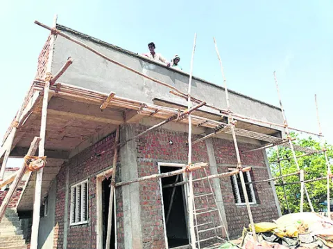 కొత్త పనులకు బ్రేక్‌