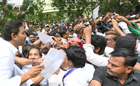 Visakha YS Jagan Tour Meet Steel Plant Empolyees And Bulk Drug Victims