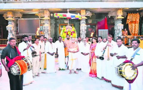 యాదగిరి క్షేత్రంలో ఊంజల్‌ సేవోత్సవం 
