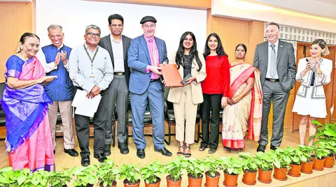 విద్యార్థుల సమస్యలు పరిష్కరించాలి 