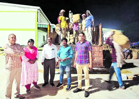 తడిసిన ధాన్యం కొనుగోలు