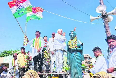 ఇందిరాగాంధీ జీవితం ఆదర్శం