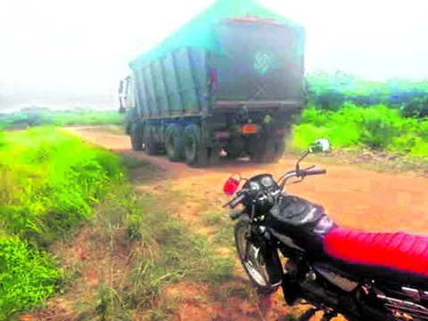 అనుమతులు లేనిచోట ఇసుక అక్రమ రవాణా