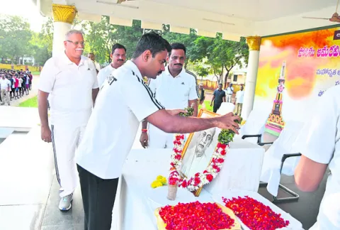 పటేల్‌ స్ఫూర్తితో ముందుకు సాగాలి