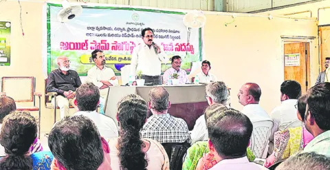 ఆయిల్‌పామ్‌ సాగుపై ఆసక్తి పెంచాలి