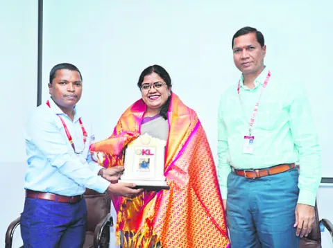 పరిష్కారాలు అన్వేషించడం విద్యార్థులకు ముఖ్యం 