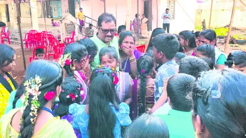 సార్‌.. మీరు వెళ్లొద్దు