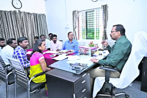 భూభారతి దరఖాస్తులను వేగంగా పరిష్కరించాలి