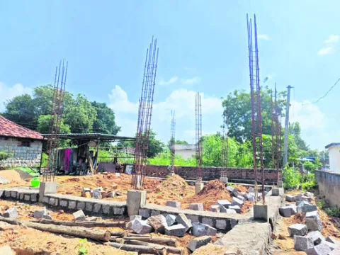 ఇందిరమ్మ ఇళ్లకు ఇసుక కొరత 