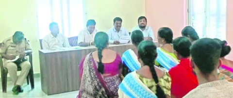 కుల వివక్ష చూపొద్దు  