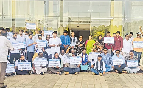 SC and ST industrialists besiege the Secretariat