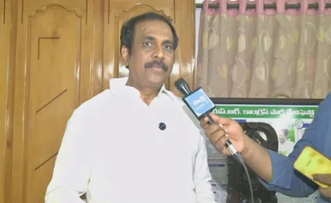 YSRCP Leader Kurasala Slams AP Govt Over Kasibugga Stampade