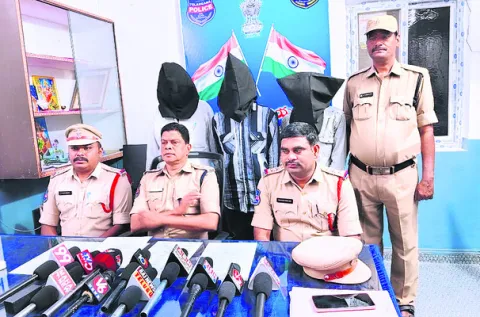 మత్తు ట్యాబ్లెట్లు విక్రయిస్తున్న ముగ్గురి అరెస్ట్‌