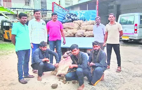 నల్లబెల్లం, పటిక పట్టివేత
