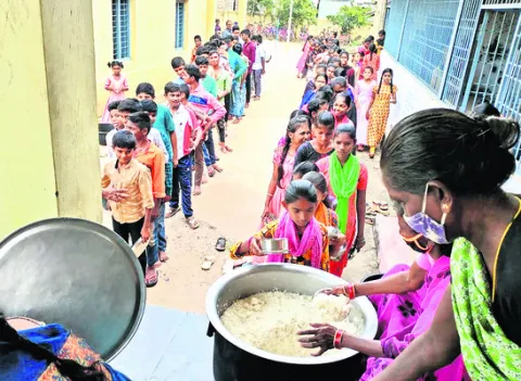 పెరిగిన మెస్‌ చార్జీలు