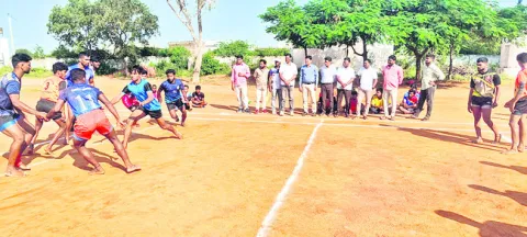 క్రీడల్లో సత్తా చాటాలి : డీవైఎస్‌ఓ 