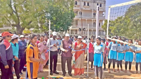 క్రీడాకారులు క్రీడాస్ఫూర్తిని చాటాలి 