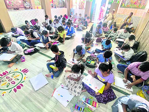 చిత్రలేఖనం పోటీలకు అనూహ్య స్పందన