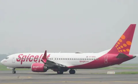 SpiceJet flight emergency landing at Kolkata airport