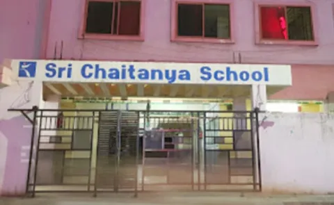 9th Class Jaswanthi Case: Parents SHOCKING Allegations on sri chaitanya