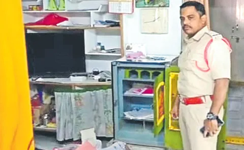 Massive theft in Narasaraopet