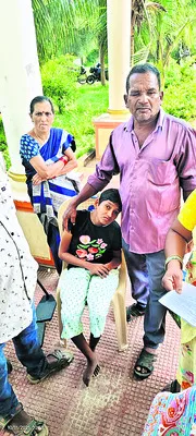 రూ.15 వేలు పింఛన్‌ ఇచ్చి ఆదుకోండి 
