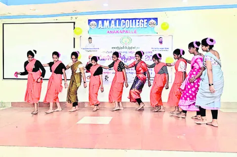 యువతకు ఆదర్శనీయం స్వామీ వివేకానంద సందేశం 