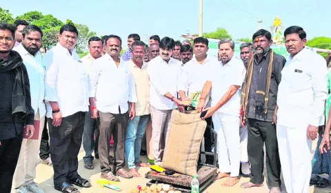 దళారులను నమ్మి మోసపోవద్దు 