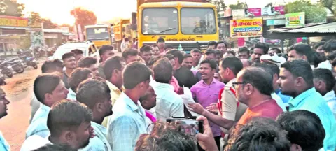 ద్విచక్రవాహనం పైనుంచి పడి మహిళ మృతి 