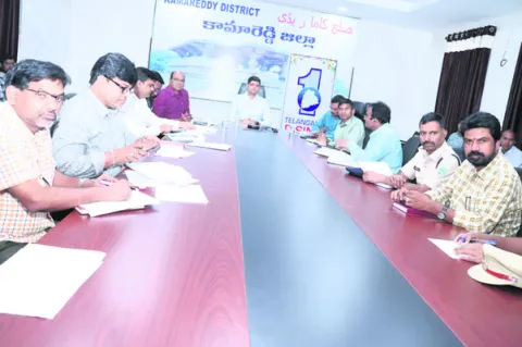 కేంద్రాల నిర్వహణలో నిర్లక్ష్యం వద్దు