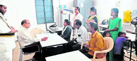 కలుషిత ఆహారంతో పదిమంది చిన్నారులకు అస్వస్థత