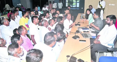 ఓపికగా విని.. పరిష్కార మార్గం చూపి.. 