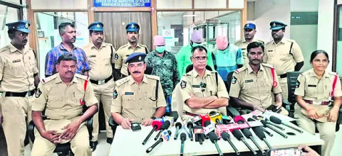 హత్య కేసులో ముగ్గురి అరెస్టు