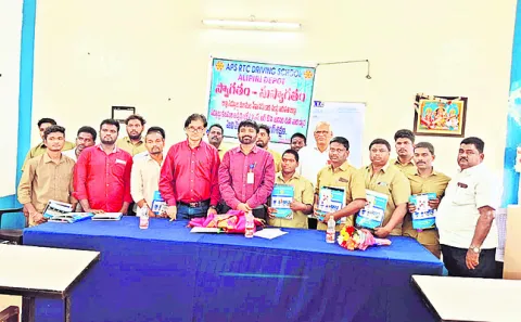 డ్రైవింగ్‌ స్కూల్‌లో  36వ బ్యాచ్‌కు శిక్షణ 