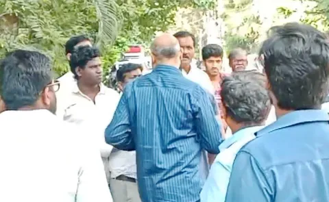 Congress Leader Temptation To Voters In Vengal Rao Nagar Division