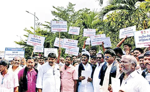 SC and ST industrialists on dharna at Secretariat: Andhra pradesh