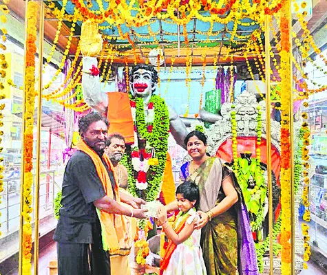 అన్నదానానికి రూ.3.50 లక్షల విరాళం 