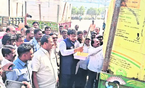 ఆంధ్రా ధాన్యం రాకుండా చెక్‌పోస్టులు 