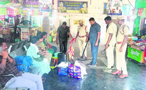 దొంగ అరెస్ట్‌ 
