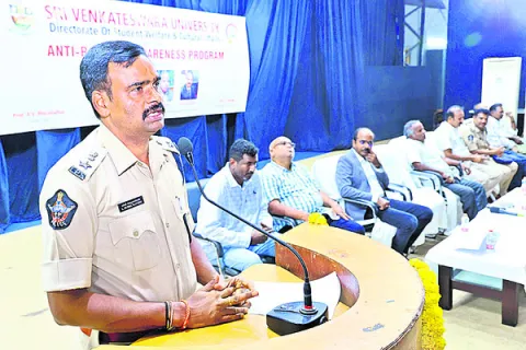 ర్యాగింగ్‌ సరదా కాదు.. అమానుషం