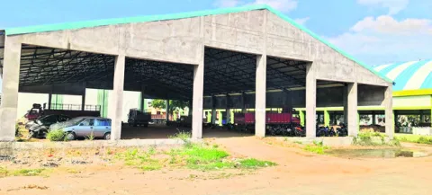 లక్షలు పోసింది.. పార్కింగ్‌ కోసమా?